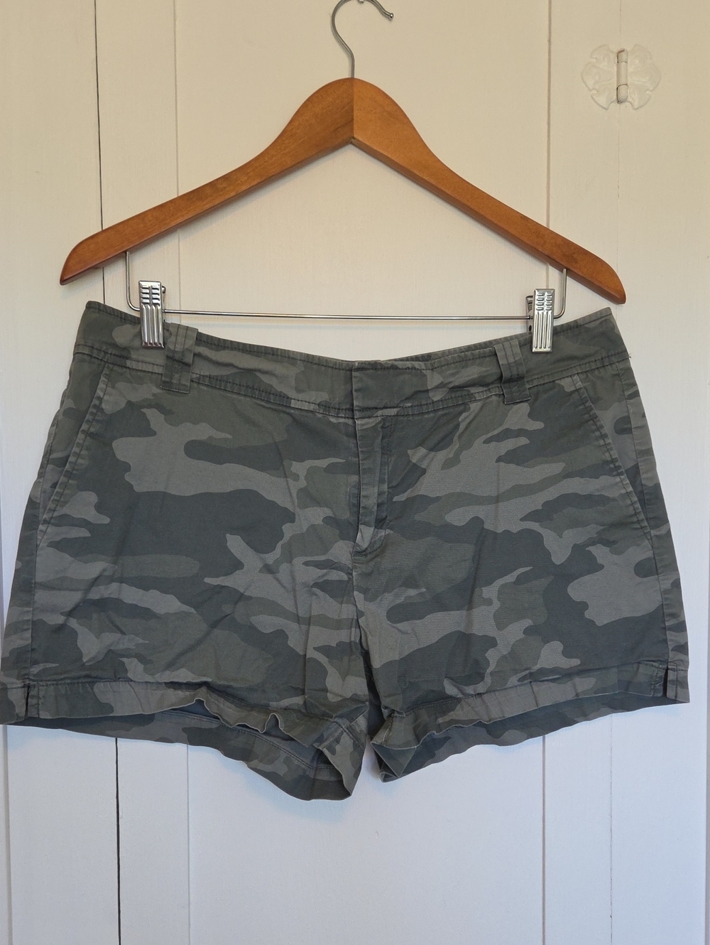 New York & Company Green Camo Bermuda Shorts Size 10